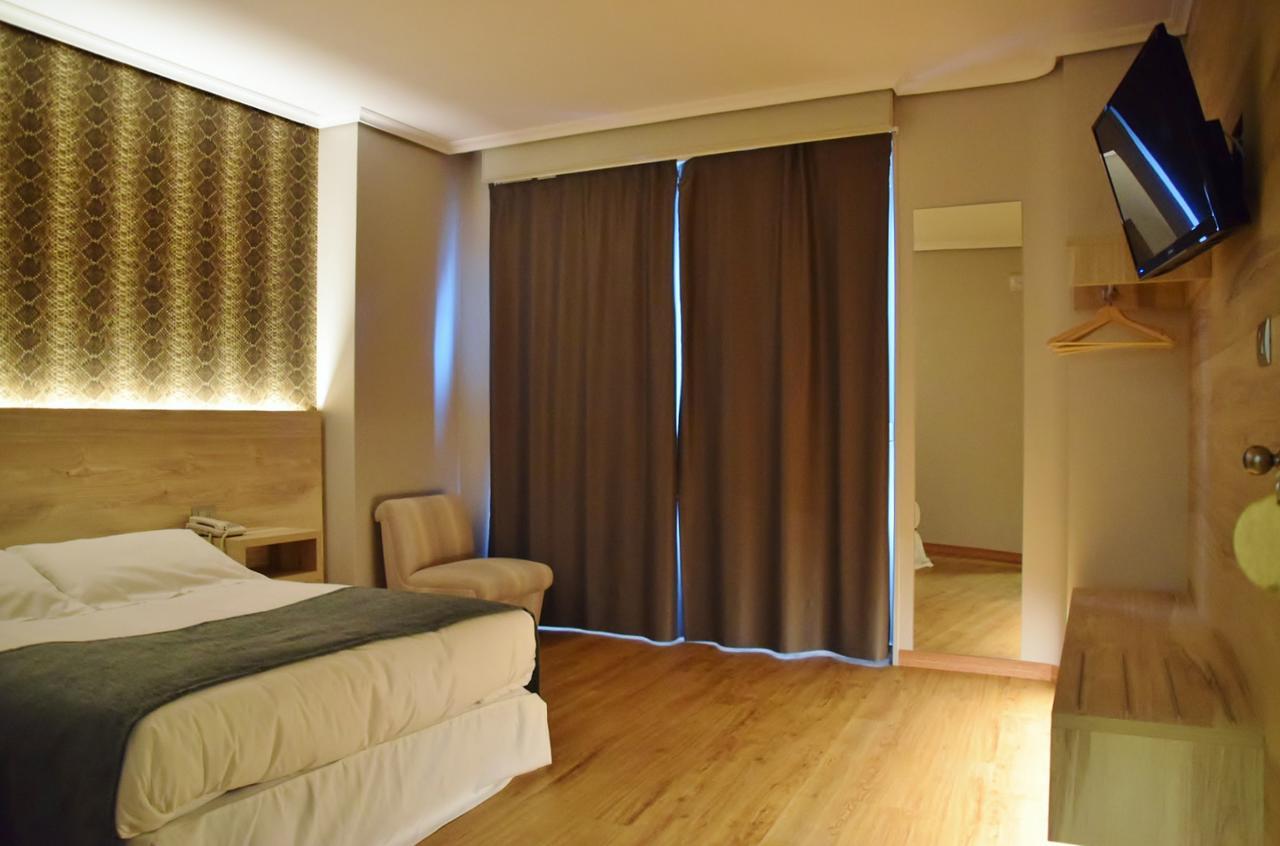 Hospedium Hotel La Marina Costa Da Morte Cee Exterior photo