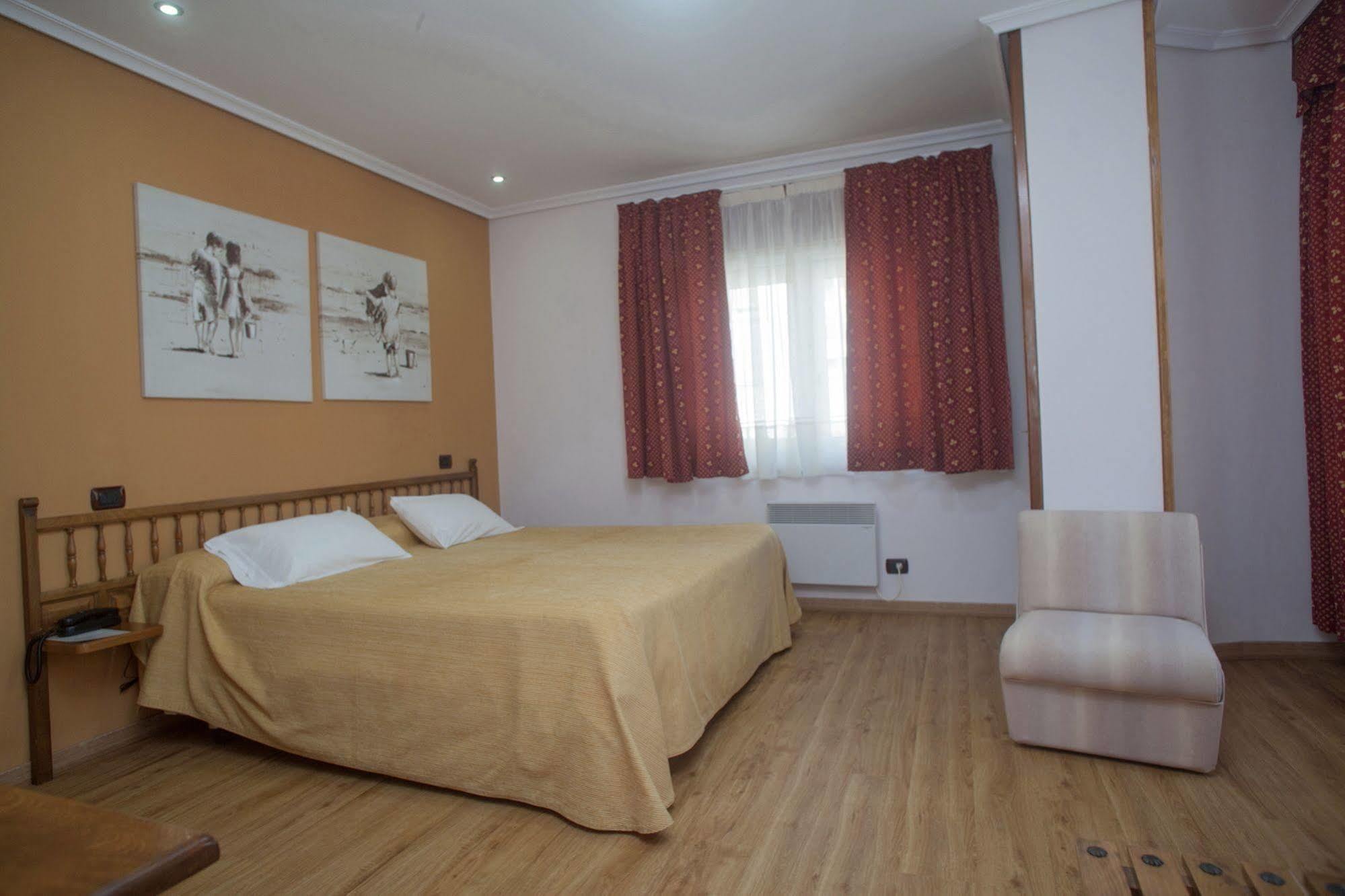 Hospedium Hotel La Marina Costa Da Morte Cee Exterior photo