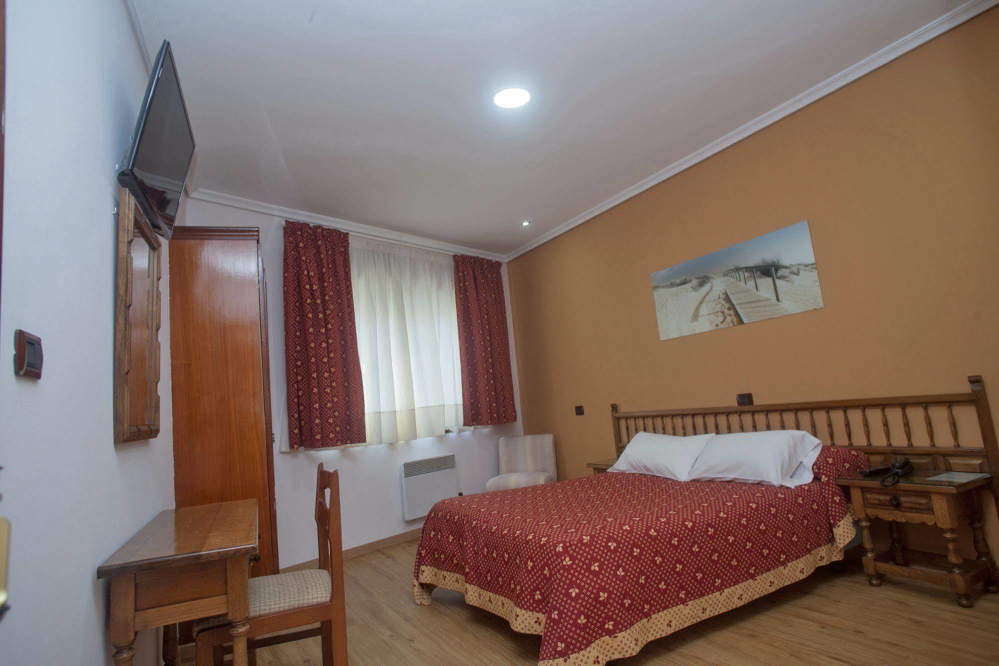 Hospedium Hotel La Marina Costa Da Morte Cee Exterior photo