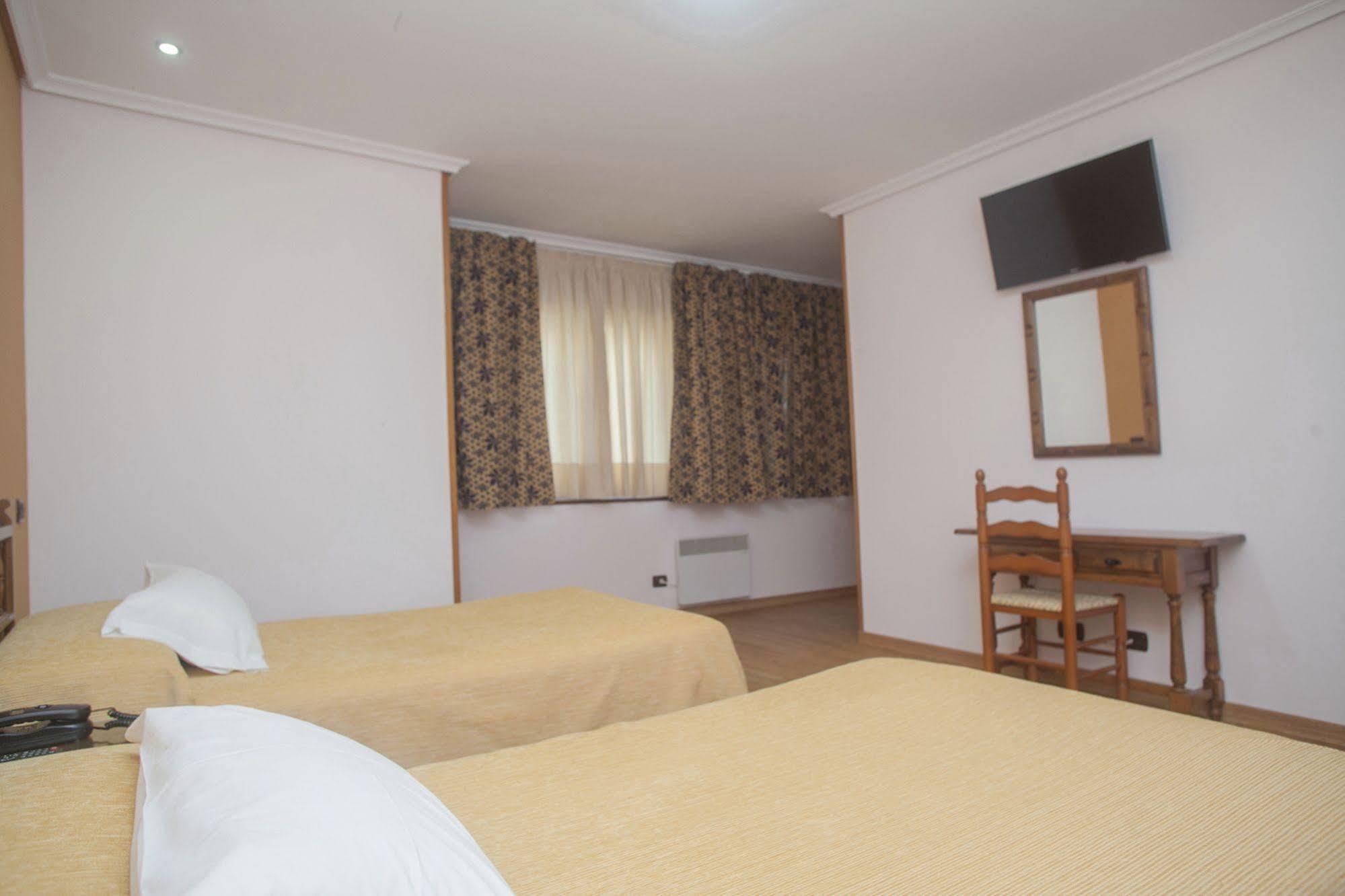Hospedium Hotel La Marina Costa Da Morte Cee Exterior photo