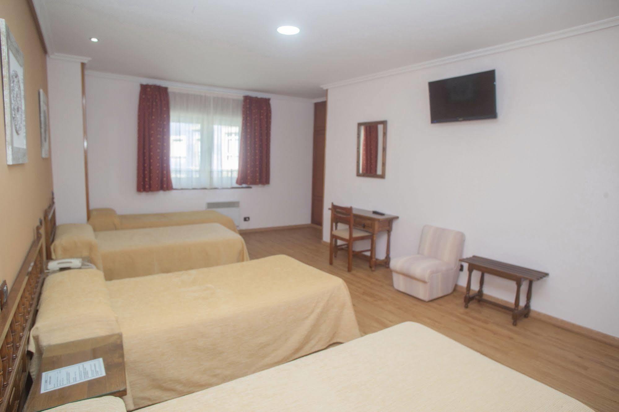 Hospedium Hotel La Marina Costa Da Morte Cee Exterior photo
