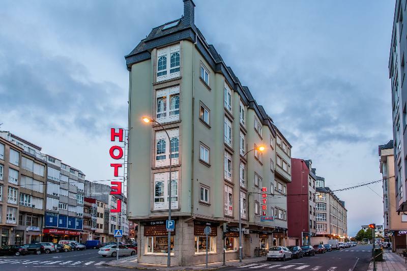 Hospedium Hotel La Marina Costa Da Morte Cee Exterior photo